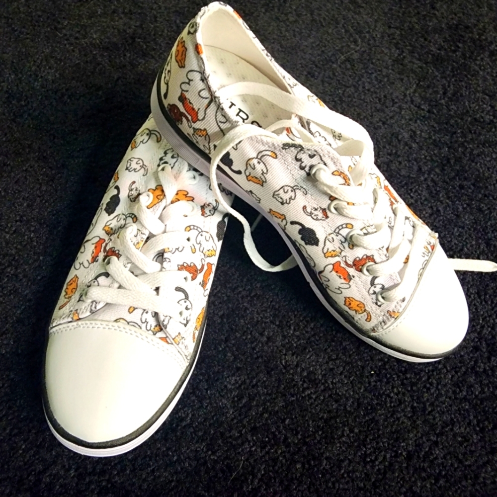 Women's size 6 cat shoes 1st dance NWOT